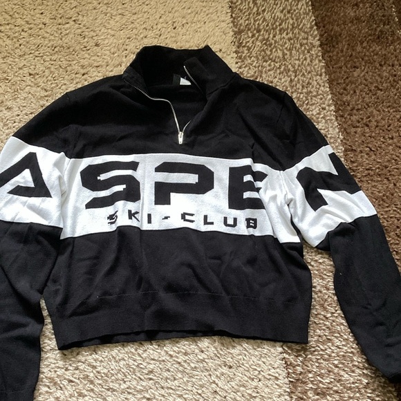 H&M Black and White V-Neck Sweater Sporty Knit - Picture 7 of 11